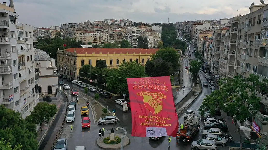 ​İzmirliler Süper Lig'e yükselen Göztepe için tek yürek