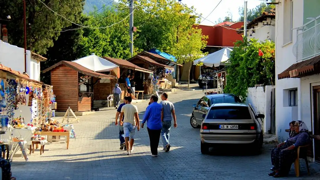 İzmirlilerin hayatında en az 1 kere gitmesi gerekiyor,  nereye baksanız onu göreceksiniz: ESHOT ile ulaşım var