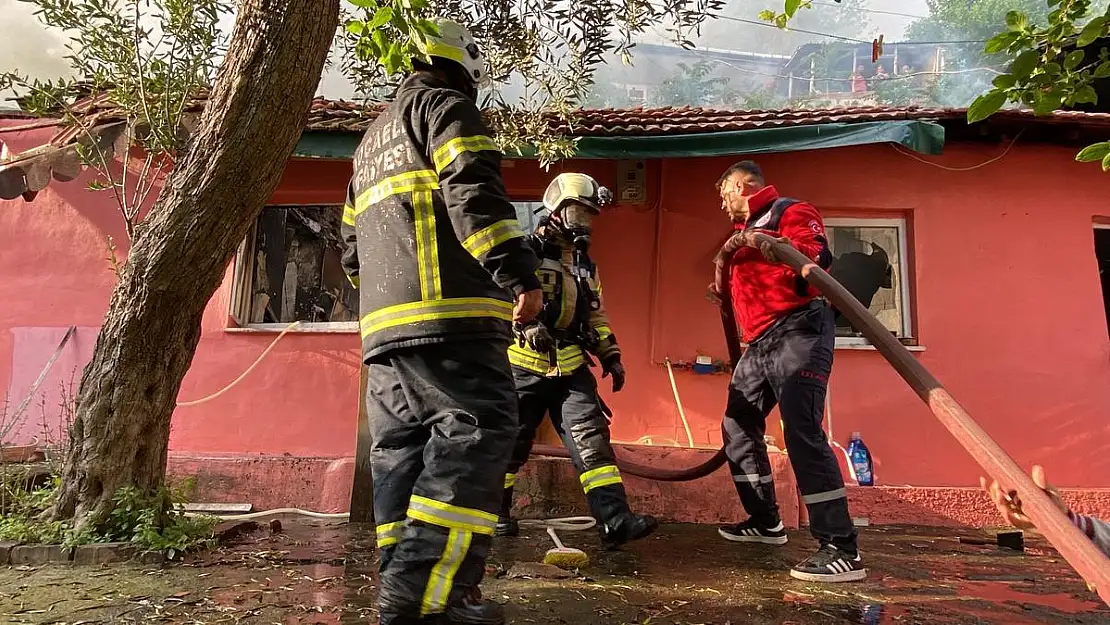 İzmit’te tek katlı ev küle döndü