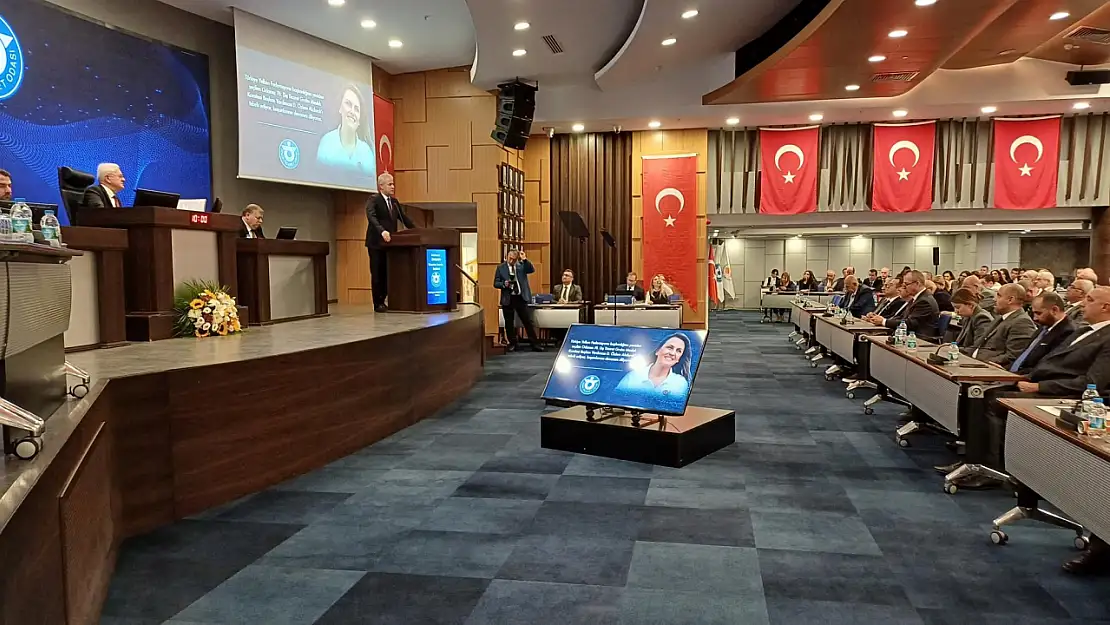 İZTO Başkanı'na göre enflasyonu yükselten hizmet enflasyonu 2025 asgari ücretine göre yön bulacak