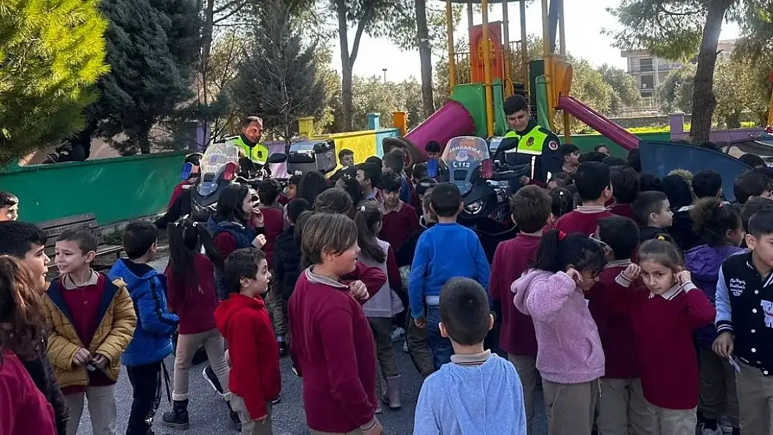 Jandarmadan öğrencilere trafik eğitimi