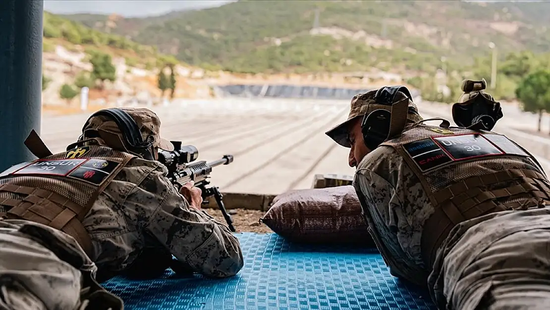 Jandarmanın keskin nişancıları, milli tüfekle hünerlerini sergiledi