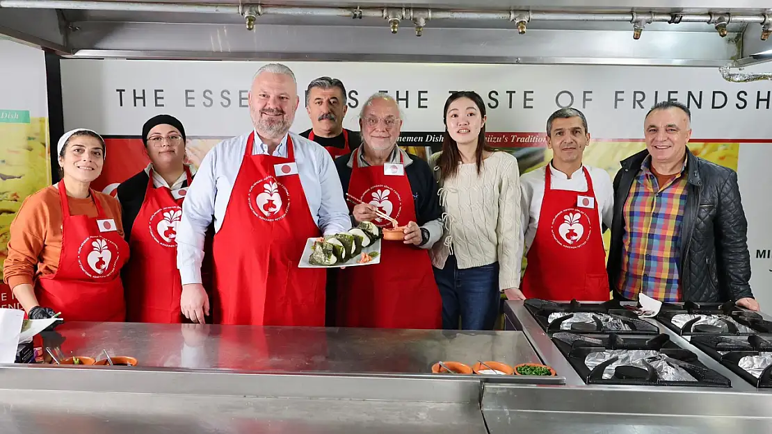 Japon Başkan'a menemen pişirmeyi öğretti