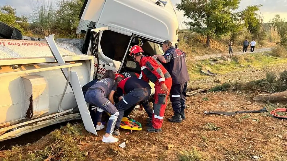 Jet yakıtı yüklü tanker tarlaya uçtu