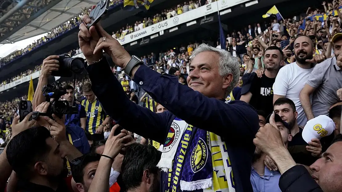 Jose Mourinho resmen Fenerbahçe’de