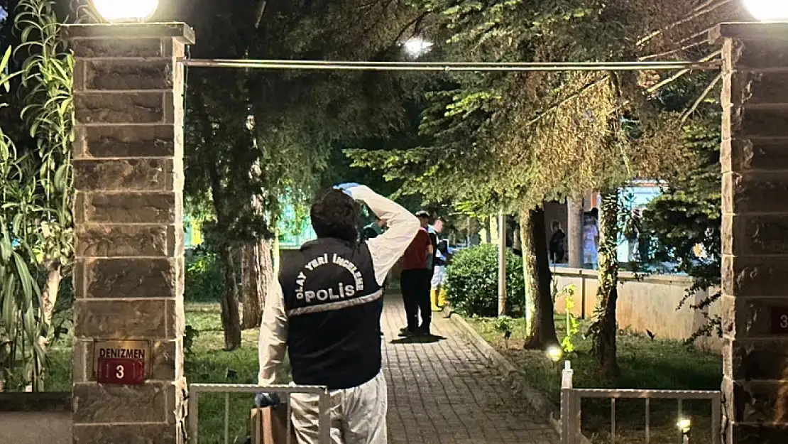 Kadıköy'de 10 katlı binada yangın: 1 kişi hayatını kaybetti