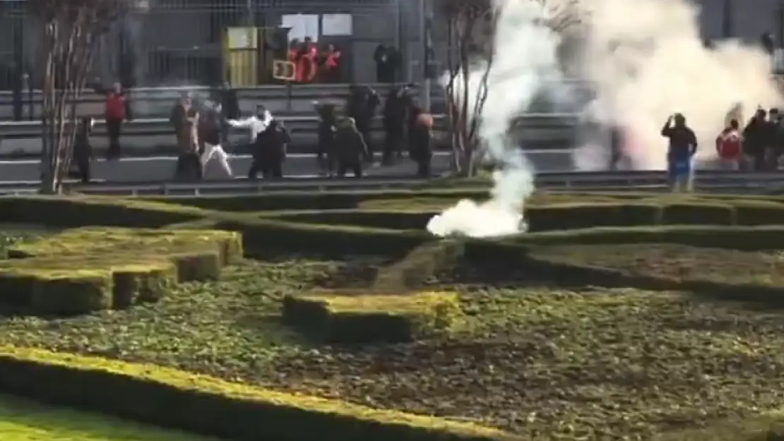 Kadıköy'de Göztepe taraftarına polis müdahalesi