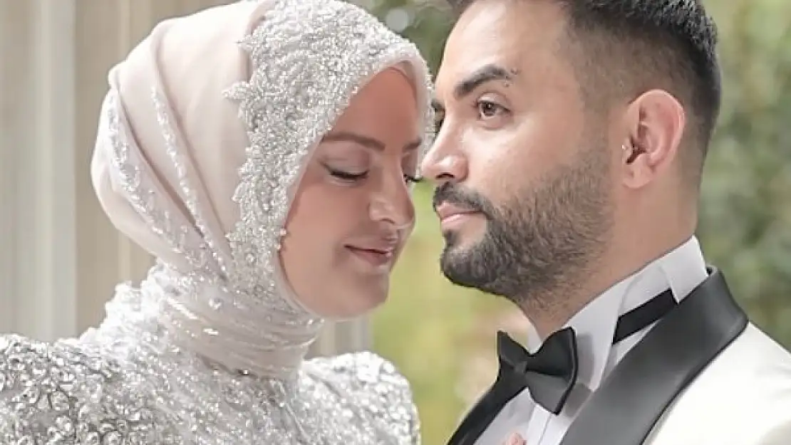 Kadir Ezildi nikâh masasında! Gamze Türkmen'in gelinliği büyüledi