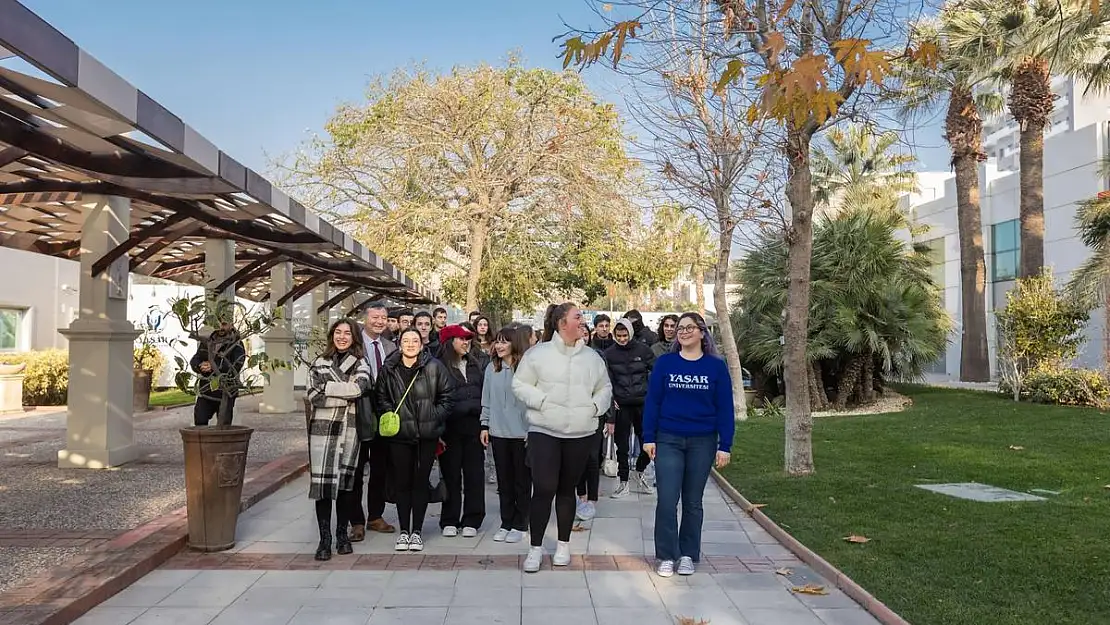 Kampüsü gezen liseliler örnek derslere katıldı