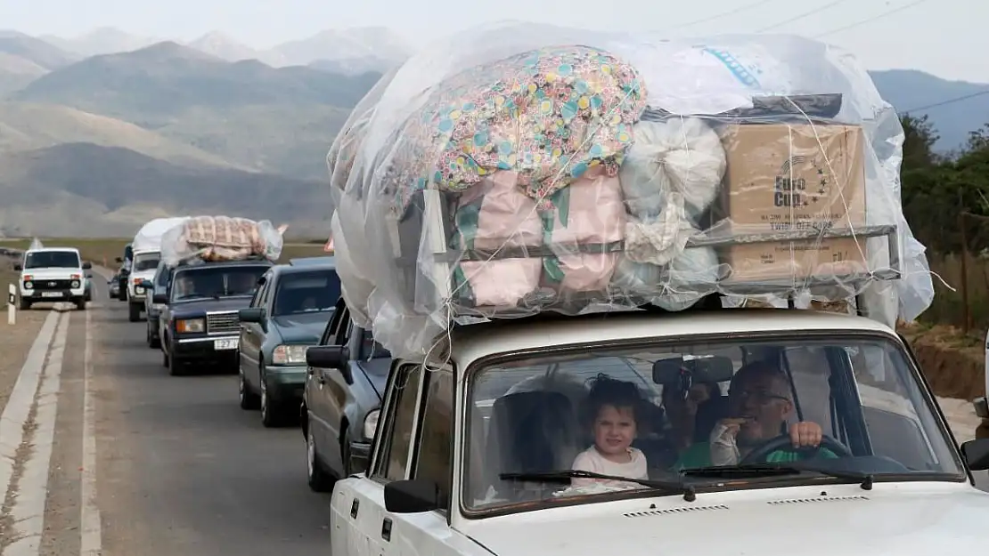 Karabağ'dan ayrılan Ermenilerin sayısı 100 bini aştı