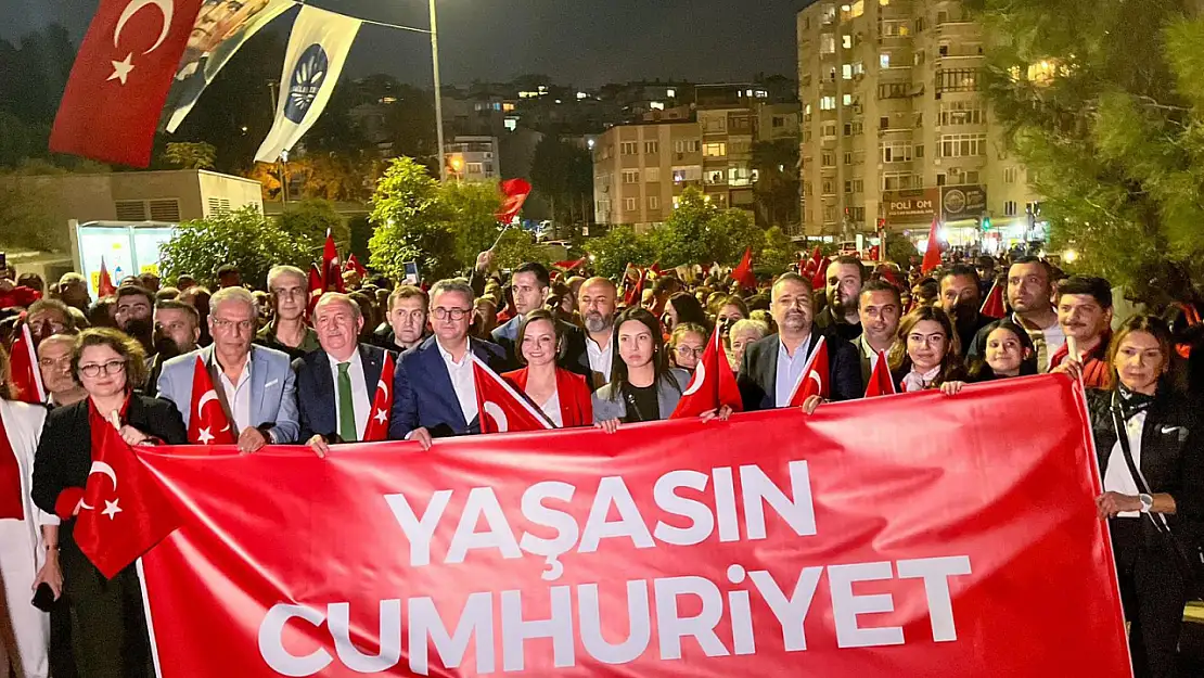 Karabağlar'da Cumhuriyet coşkusu korteje yansıdı