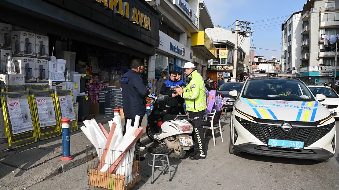 Karabağlar'da kaldırım ve yol işgallerine karşı ortak operasyon