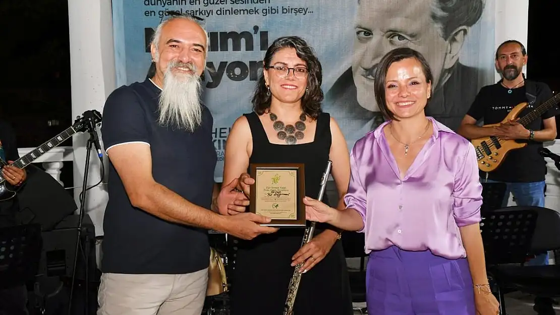 Karabağlar, Nazım Hikmet'i kendi dizeleriyle andı