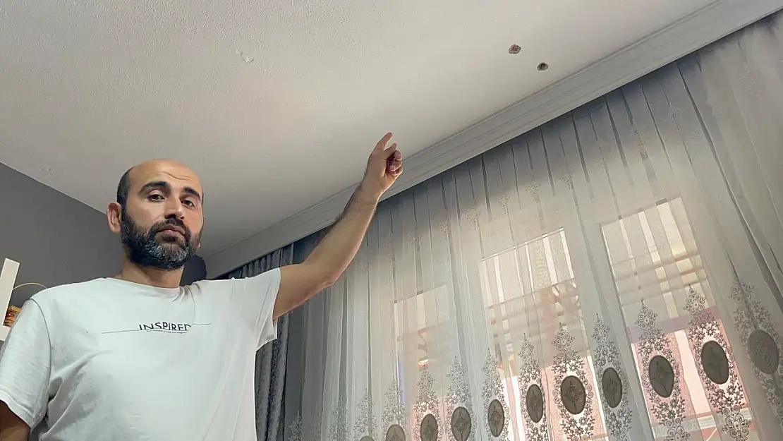 Kardeşi hiltiyle tavanı deldi: Aile korkuyla sokağa kaçtı!