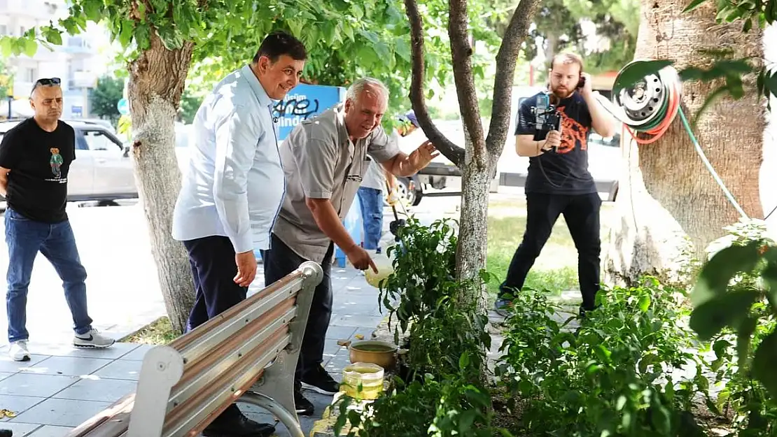 Karşıyaka Belediyesi gençlere geri dönüşüm bilinci aşılıyor