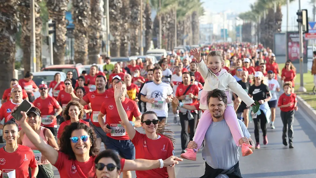 Karşıyaka'da 30. Ata'dan Ana'ya koşusu: Birlikte yeşeriyoruz!