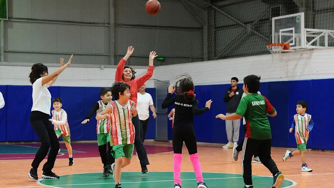 Karşıyaka'da basketbol şenliği