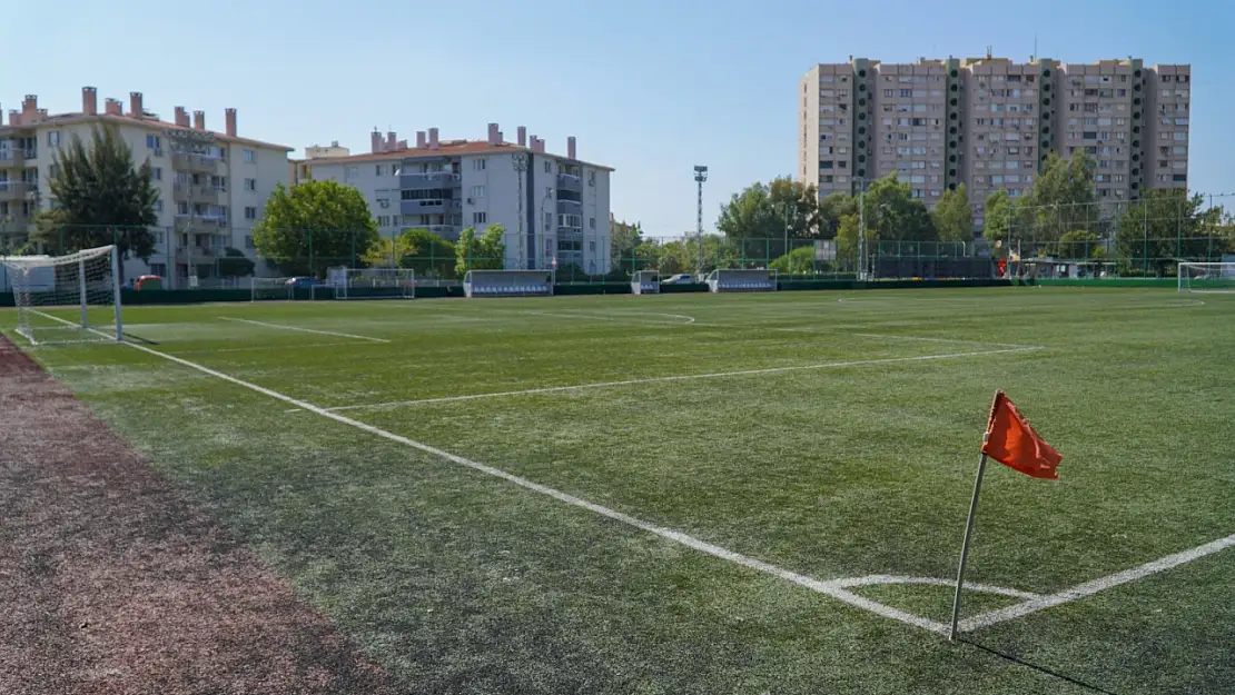 Karşıyaka'nın sahaları yeni sezon için elden geçirildi