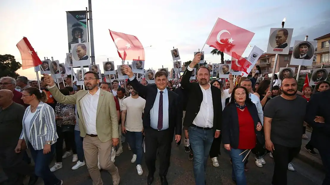 Karşıyaka ve Çiğli’nin Başkanları gençlerle birlikte yürüdü