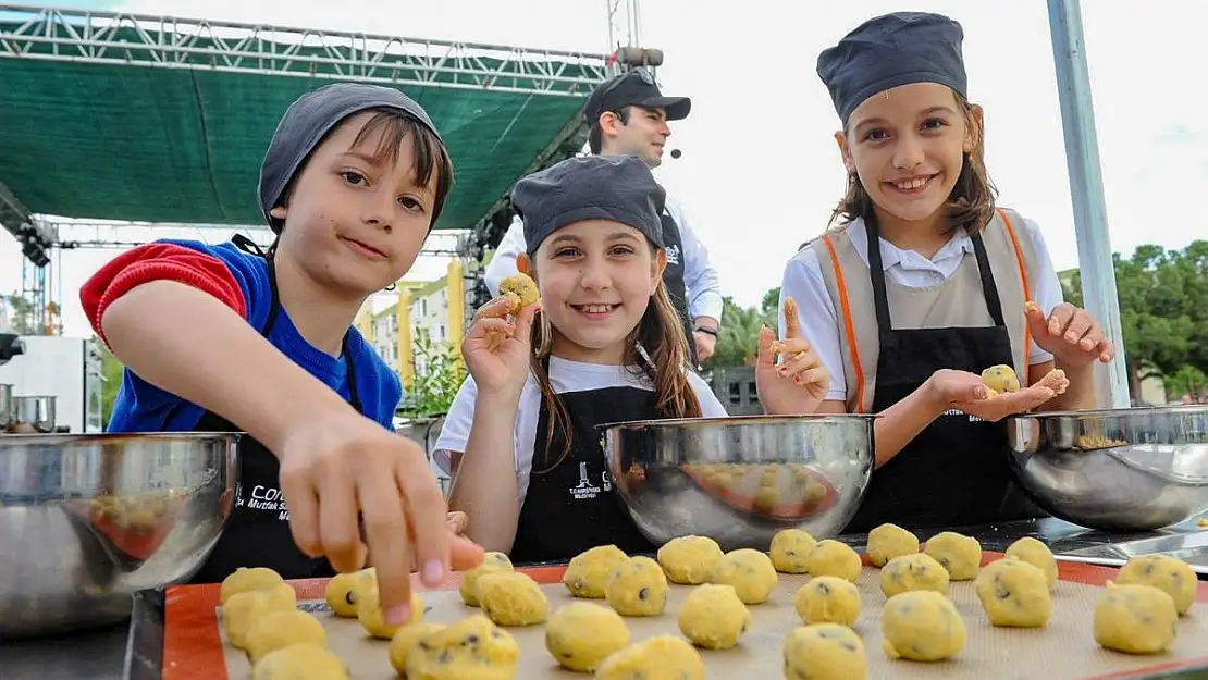 Karşıyaka'da Ayaküstü Lezzet Şöleni devam ediyor!