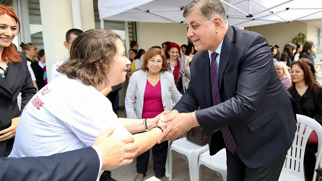 Karşıyaka'da hayata engel yok