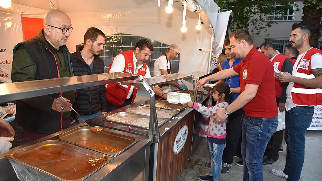 Karşıyaka'da Ramazan boyunca 22 bin kişiye yemek ikram edilecek