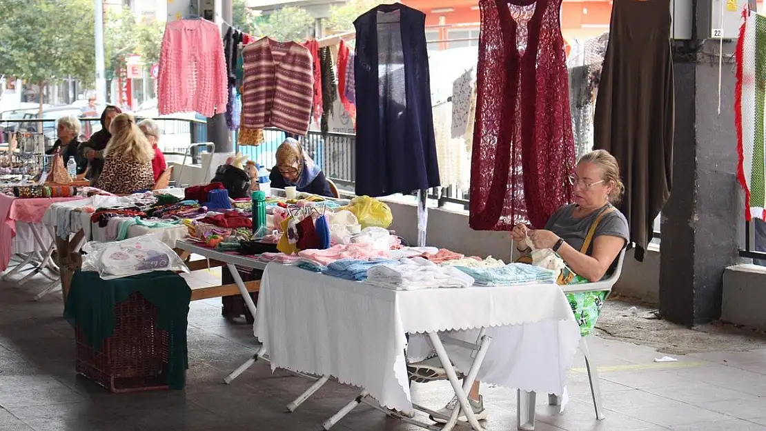 Karşıyakalı kadınların el emeği kazanca dönüşüyor 