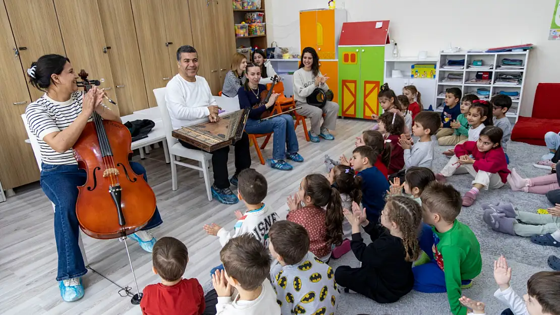 Karşıyakalı minikler, Türk müziğinin sırlı dünyasına adım atıyor