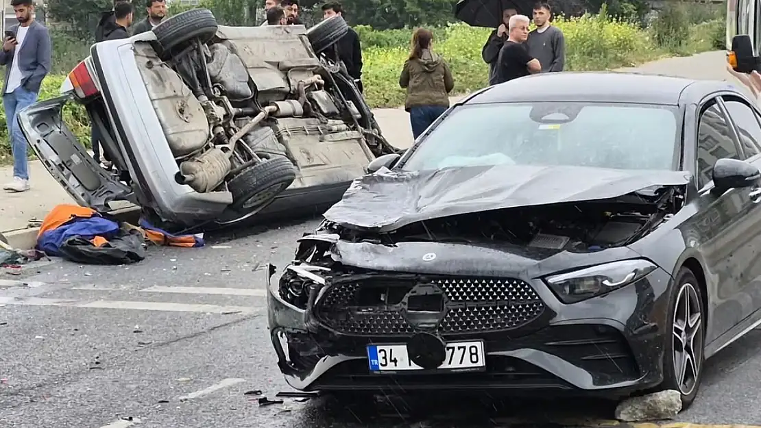 Kaygan zeminde kontrolü kaybetti, karşı şeride geçti: 4 yaralı