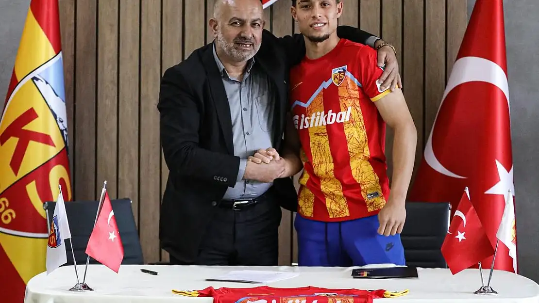 Kayserispor’da İki yıl daha oynayacak