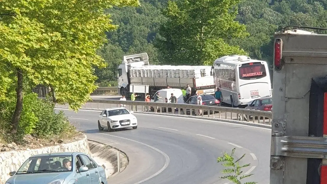 Kaza sebebiyle öğrenciler sınava yürüyerek gitti