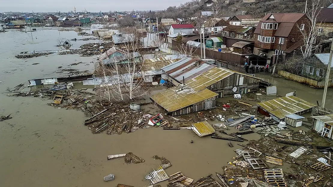 Kazakistan’da karlar eridi, ülke sular altında kaldı