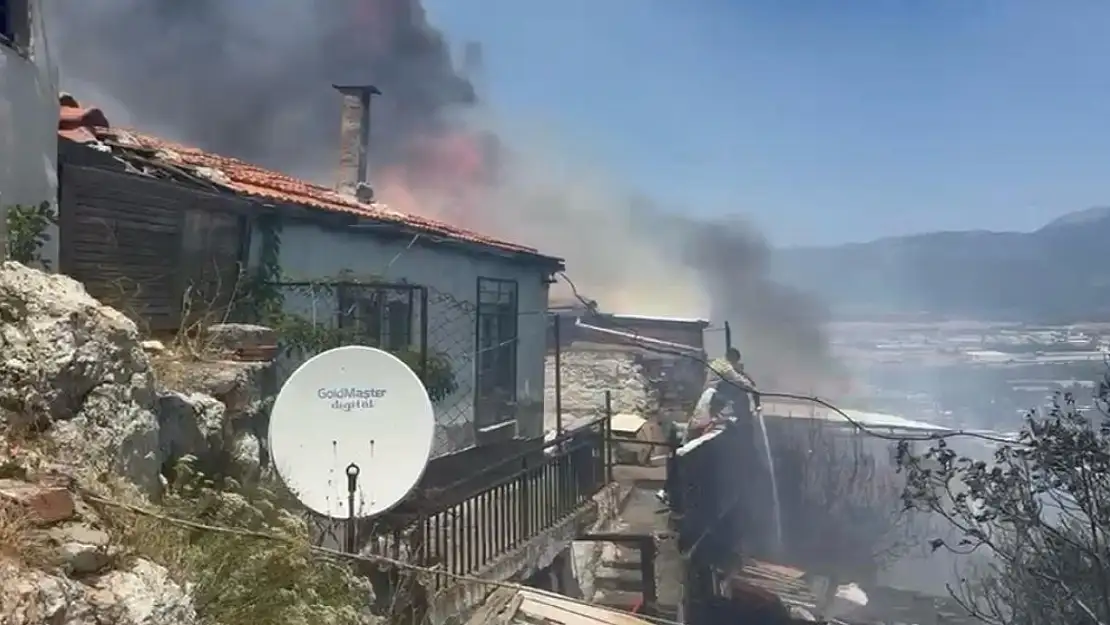 Kemalpaşa'da bahçede yakılan ateş yangına neden oldu!
