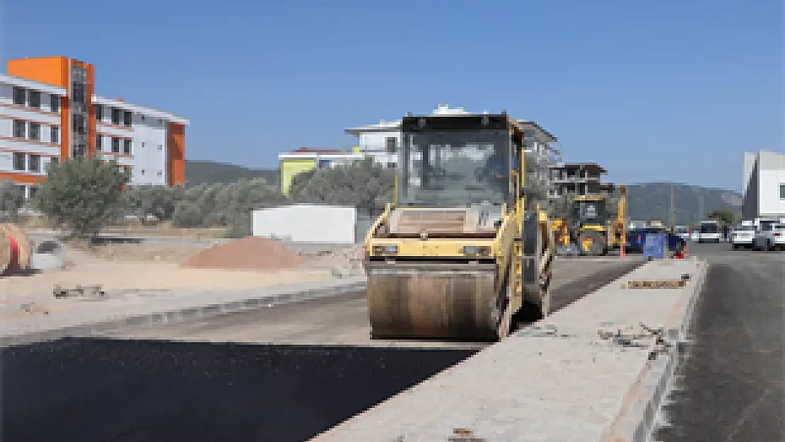 Kemalpaşa ve Menderes'te yol yenileme çalışmaları devam ediyor