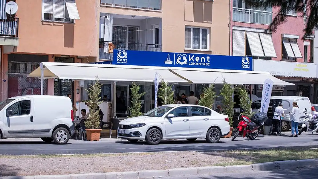 Kent lokantaları yüzleri güldürüyor: Karabağlar'da üçüncü şube