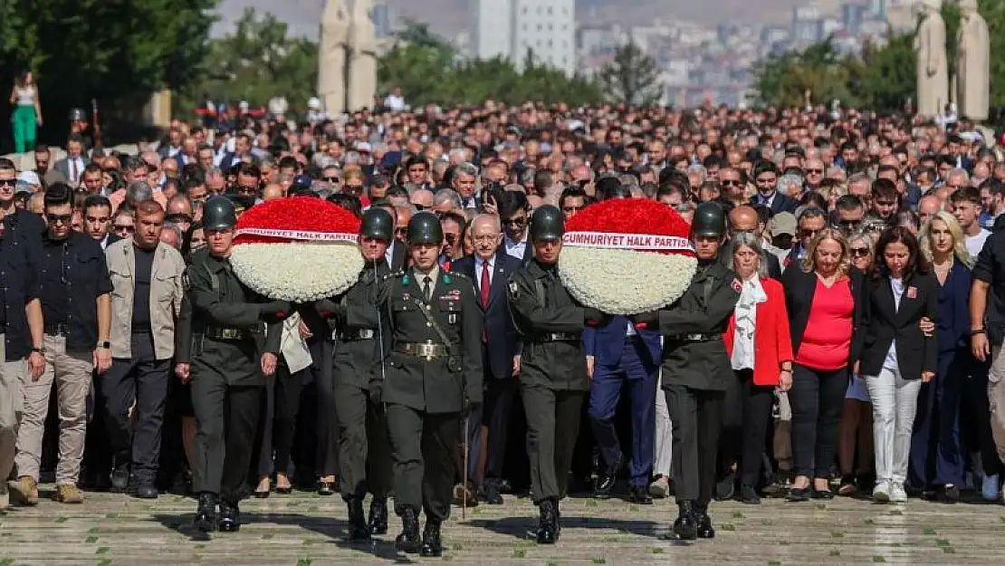 Kılıçdaroğlu, Anıtkabiri ziyaret etti