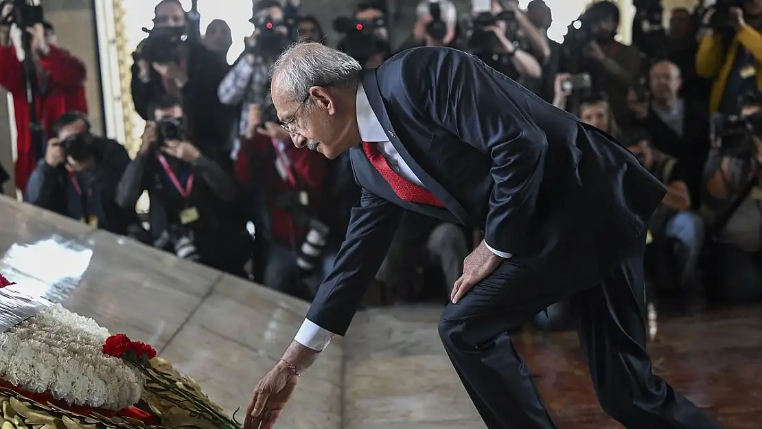 Kılıçdaroğlu ve gençler Anıtkabir’i ziyaret etti