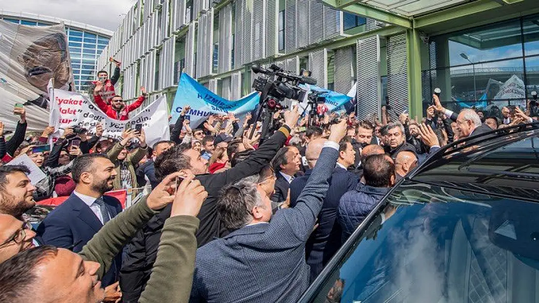 Kılıçdaroğlu’na İzmir’de coşkulu karşılama!