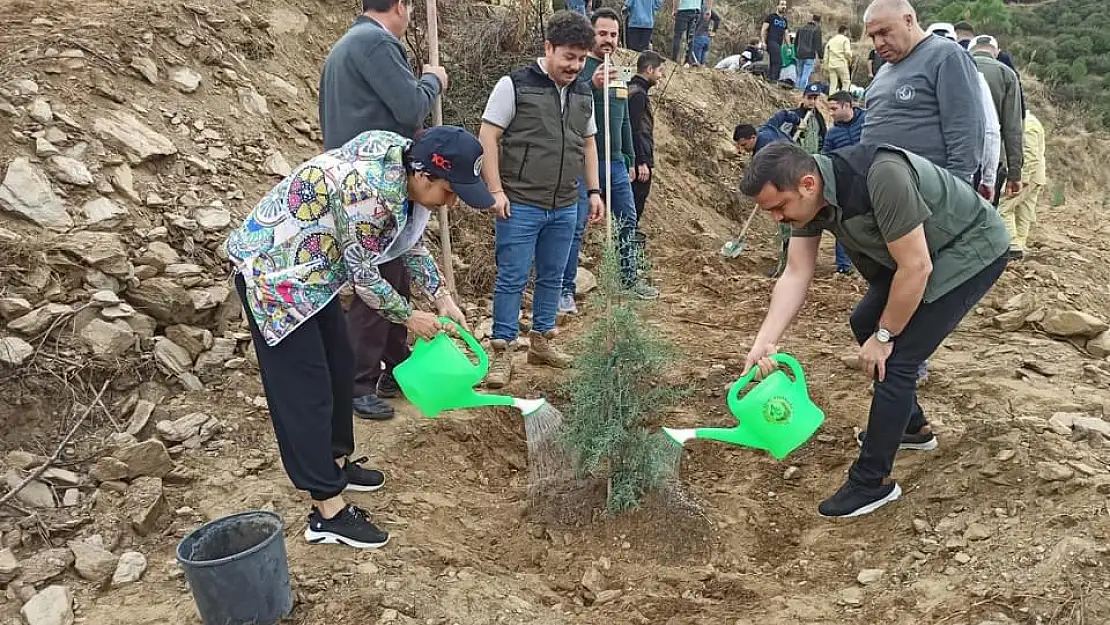 Kiraz'da Milli Ağaçlandırma Günü'nde ağaç dikildi