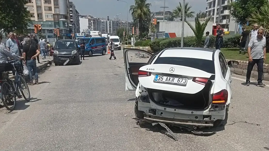 Kırmızı ışıkta duramayan araç kazaya neden oldu