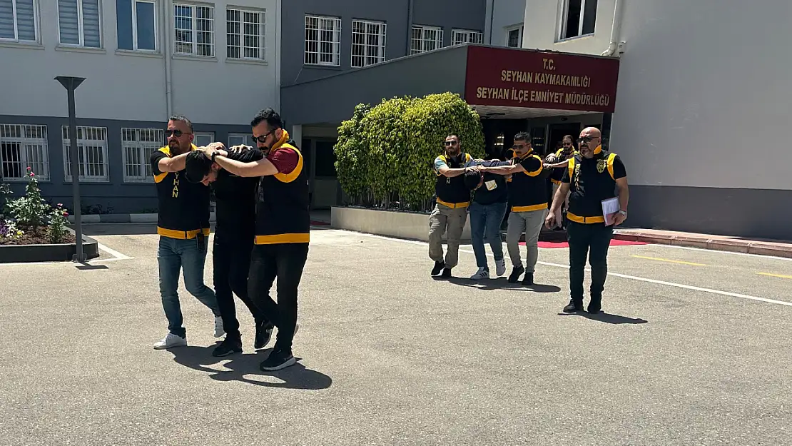 Kıskançlık krizi silahlı saldırıya dönüştü: Kafeyi kurşun yağmuruna tuttu!