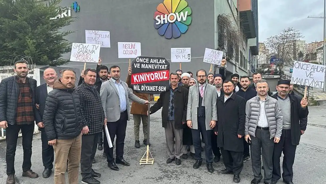 ‘Kızılcık Şerbeti’ne Show TV önünde Mil Diyanet Sen’den protesto