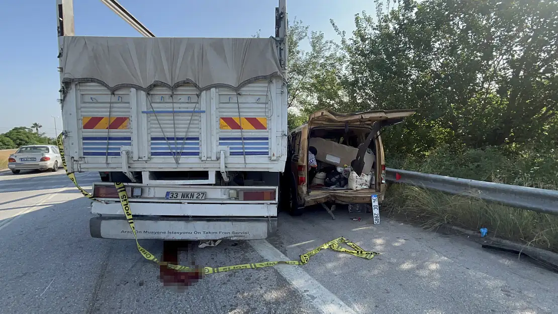 Kontrolden çıkan kamyon 3 araca çarptı: Ölü ve yaralılar var