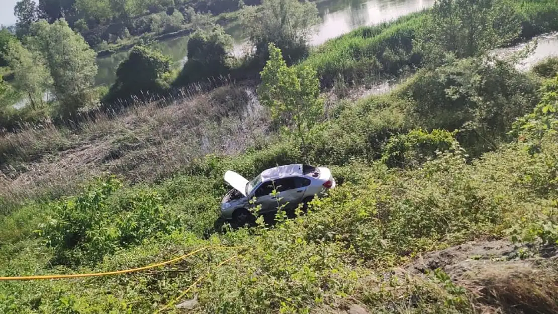 Kontrolü kaybeden sürücü şarampole uçtu: Yaralılar var