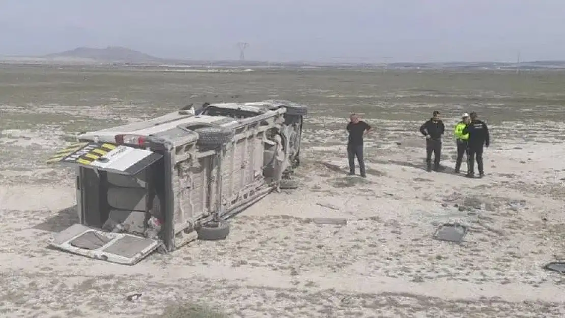 Konya’da öğrencileri taşıyan minibüs şarampole devrildi: 11 yaralı