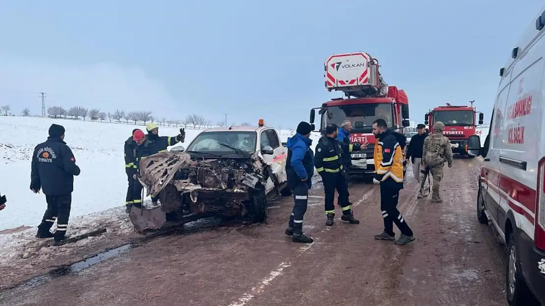 Korkunç kaza! İşçi servisi kaza yaptı: Yaralılar var