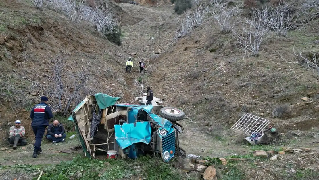 Korkunç kaza: İşçileri taşıyan araç uçuruma yuvarlandı!