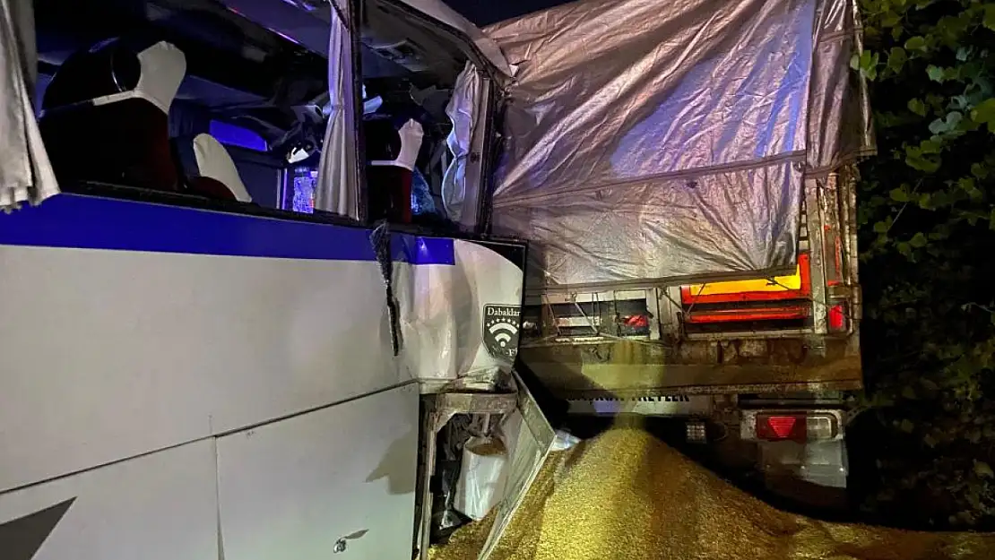 Korkunç trafik kazası: Yaralı işçiler var