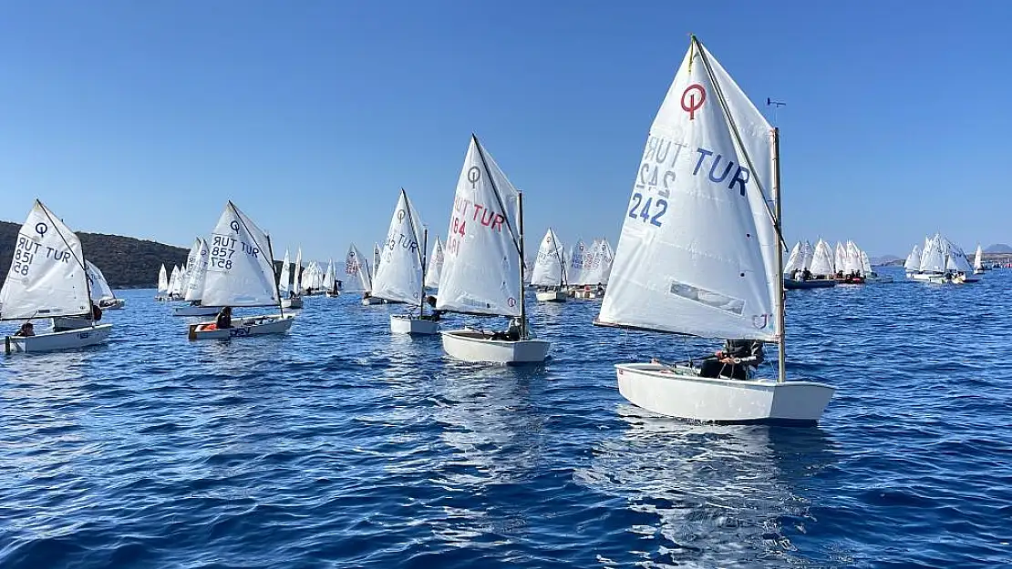 Küçük yelkencilerin yarışı Bodrum'da başladı