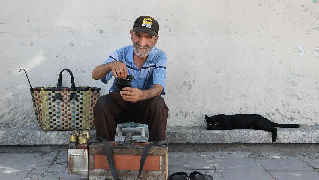 'Kul Ahmet' de ekonomiden dert yanıyor